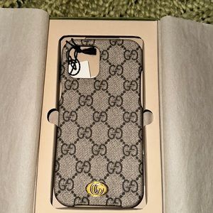 NIB GUCCI PHONE CASE